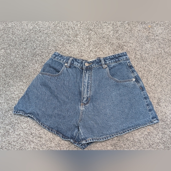 Rolla's Mirage Short - Jenna Blue High Rise Loose Fit Denim Shorts, Size 29 / AU - Picture 3 of 6